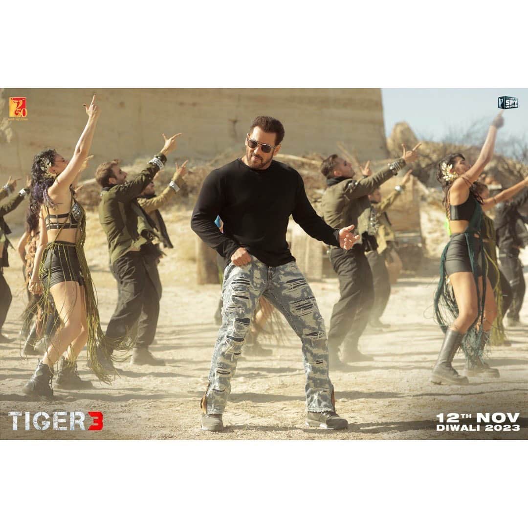 サルマン・カーンのインスタグラム：「Hope u liked the song…. #LekePrabhuKaNaam song out now *link in bio*  #Tiger3 arriving in cinemas on 12th November. Releasing in Hindi, Tamil & Telugu.  @katrinakaif | @therealemraan | #ManeeshSharma | @yrf | @ipritamofficial | @amitabhbhattacharyaofficial | @arijitsingh | @nikhitagandhiofficial | @vaibhavi.merchant | @madhankarky | @bennydayalofficial | @anushamani | @boselyricist | @anaitashroffadajania | #AlviraKhanAgnihotri | @ashley_rebello | @darshanjalan | #YRF50 | #YRFSpyUniverse」