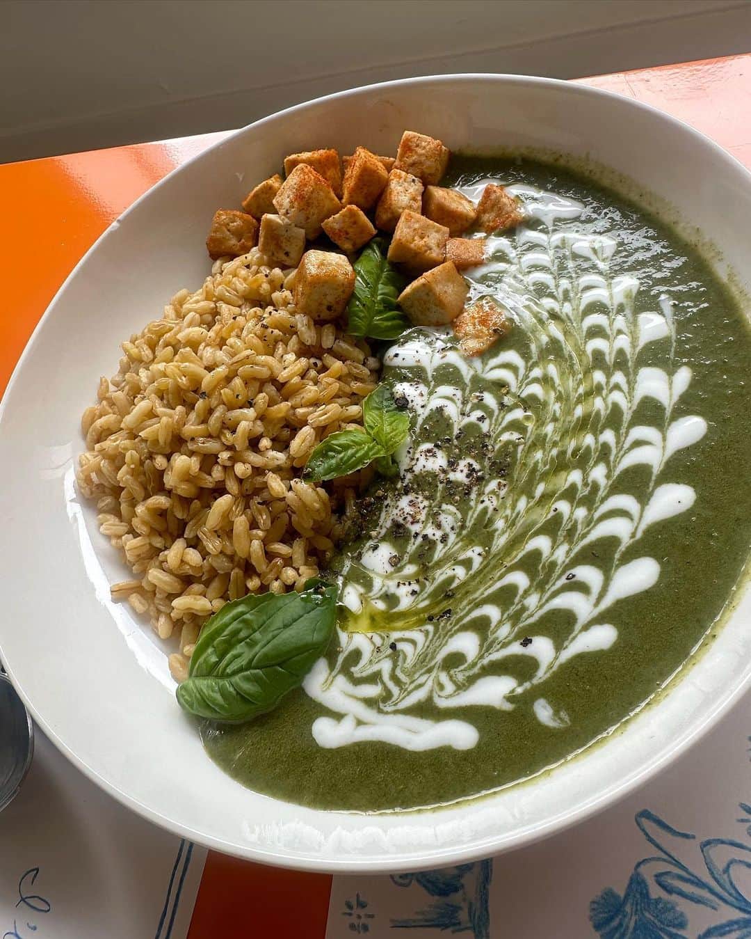ジュヨン のインスタグラム：「요즘 먹은 것들 😋😜😋 잘 먹고 다녔넹 💕🫰」