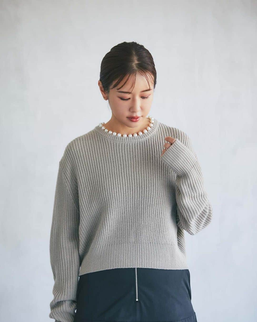 nostalgia_jpのインスタグラム：「. YUKO×&.NOSTALGIA Collaboration Collection  【yukoさんコラボ】 パールネックバルキーニットプルオーバー 品番10-179551 price ¥6,160 tax in  ハーフジップバルーンスカート 品番10-180352 price ¥5,390 tax in  ＿＿＿＿＿＿＿  10/27(金)21：00～発売  オフィシャルサイトの商品ページ内にて リクエストメール登録受付中です!  #nostalgiajp#nostalgia#nos #nosstyle#fashion#cordinate #ノスタルジア#ノス#ノスジョ」