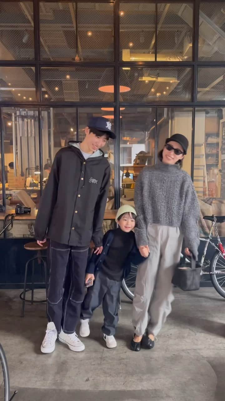 のインスタグラム：「.mom&son autumn clothes🍂🤎」