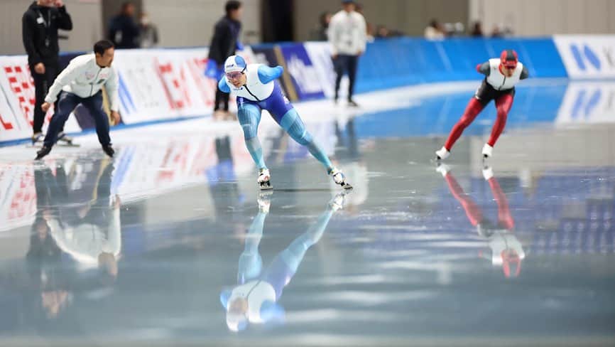 一戸誠太郎さんのインスタグラム写真 - (一戸誠太郎Instagram)「🏆大会結果報告 . . 5000m 1th 6:23.58 1500m 1th 1:44.72(CR,TR,DR) Mass start 5th  2023全日本距離別✅ 最高の形でスタートを切れました🚀 いつか切りたい師円の偉大な1:44.95の大記録をこのタイミングで切れた事には自分でも驚いていました💥 賞金で焼肉食べます🍖  ワールドカップに向けて準備を進めていきます！ たくさんの応援・サポートありがとうございました🔥🔥🔥  Japan's World Cup selection competition has ended. I broke track records and domestic records!💥 I'm preparing for the World Cup!  @ana.japan @yamagata_nmai  #ANA #おいしい山形 #Team1 #speedskating #スケモリ隊   📷 @aflosport @kenjiromatsuo.aflosport @yohei_osada.aflosport」10月24日 14時51分 - sich_55