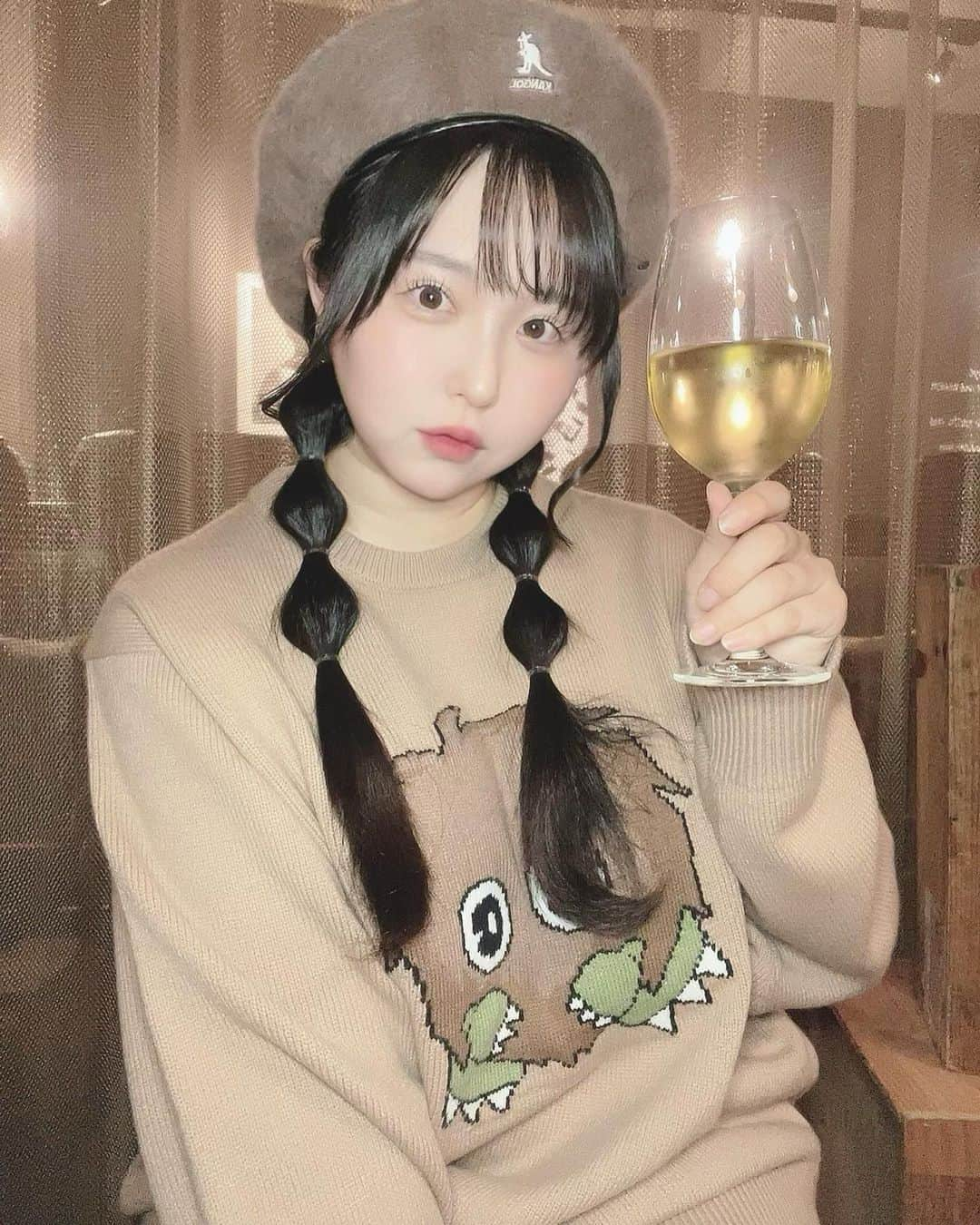 上田ミルキィのインスタグラム：「クリボーコーデ🌰🥂🫧🤍」