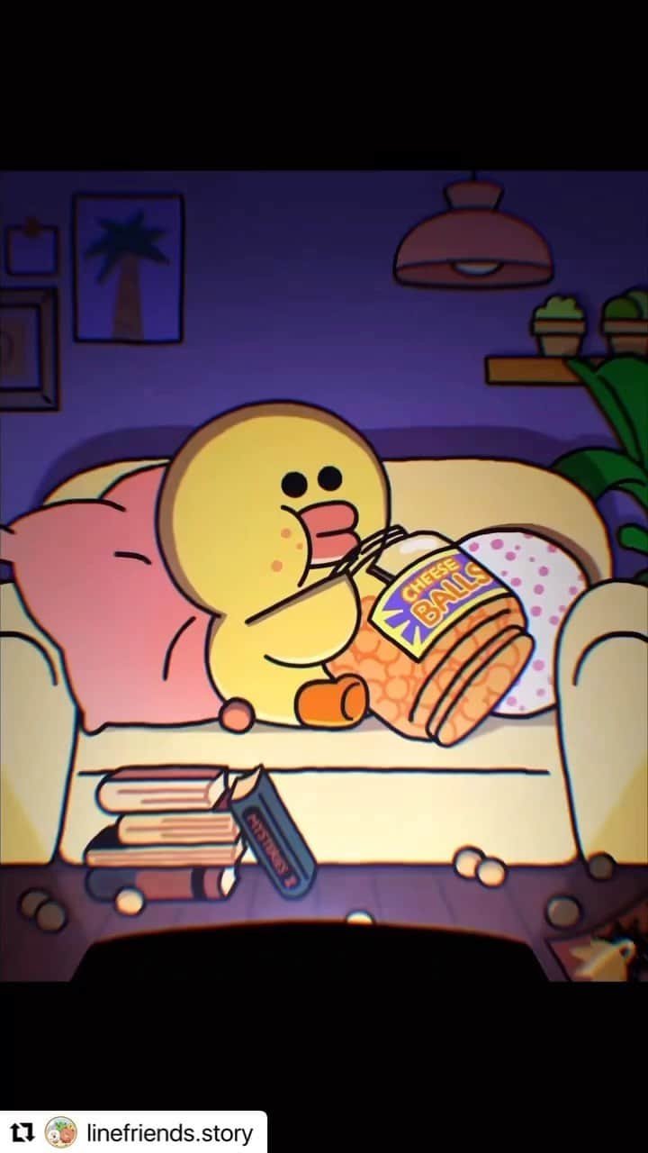 LINE FRIENDSのインスタグラム：「Who loves cheese balls! Me 🙌  #Repost @linefriends.story with @use.repost ・・・ 🐤 Can you stop once you start eating cheeseballs? I can’t 🤭🧀❤️    치즈볼 먹다가 멈출 수 있어? 난 없어. 난 못해. 🤭🧀❤️    いったん始めたら止められない🤭🧀❤️   一旦開始吃芝士球，能控制自己嗎？我不能 🤭🧀❤️   #STORYOFLINEFRIENDS #Mukbang_SALLY」