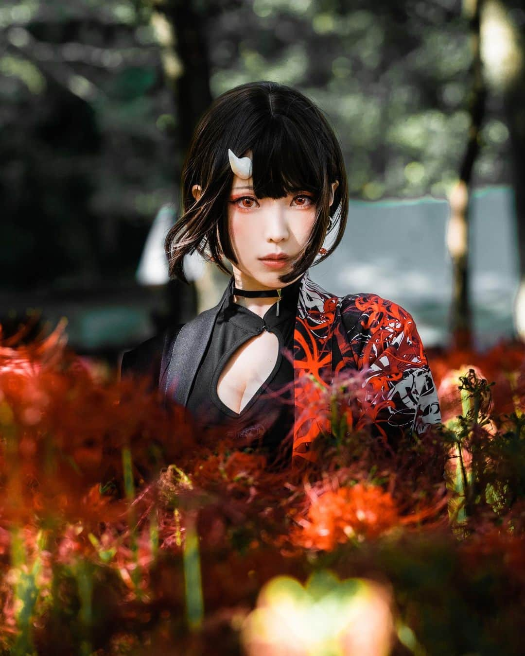 Elyさんのインスタグラム写真 - (ElyInstagram)「Dancing in a sea of Spider Lily. Full 21p in this month set C♦️ ✧～✧～✧ 赤い花の海で踊る。 フル写真セット(21枚)は今月のCセットに収録されています♦️ ✧～✧～✧ 在殷紅的彼岸花海中輕舞 完整寫真組(21p)收錄在本月C組♦️ ✦ 過往寫真收藏 : eeelyeee.com  #ely #elycosplay #cosplay #original #higanbana #spiderlily #彼岸花」10月24日 15時09分 - eeelyeee