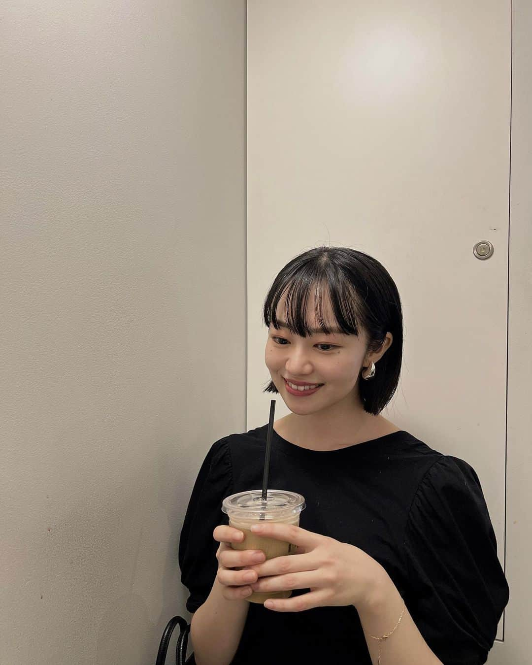 舞雛かのんのインスタグラム：「🧊☕️🥛  アイスラテいつまで飲めるかな...♡」