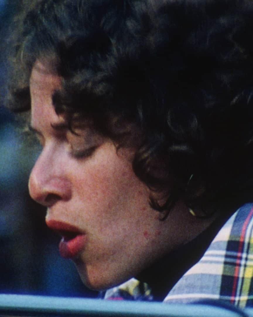 UPLINK film distributionさんのインスタグラム写真 - (UPLINK film distributionInstagram)「🔻上映決定🔻 『キャロル・キング：ホーム・アゲイン ライブ・イン・セントラル・パーク』アップリンク吉祥寺にて11月3日（金）公開🎥🎶🏞 ・・・ 1973年、ニューヨークのセントラルパークで行われた キャロル・キングの凱旋コンサート 50年の時を経てよみがえった未発表映像がスクリーンに登場！  米国を代表する女性シンガー・ソングライター、キャロル・キングが1973年5月26日にニューヨークのセントラル・パーク内にあるザ・グレイト・ローンで推定10万人の観客の前で行い大成功を収めた凱旋コンサート。 公演の後、50年間未発表のままになっていたもので、今年初お目見えとなる伝説のライヴが劇場に登場。 『つづれおり』の大ヒットで絶大な人気に獲得し、評価的にも商業的にもピークにあったキャロル・キングの姿をとらえた貴重なパフォーマンス。 ・・・ 監督：ジョージ・スコット 出演：キャロル・キング（ヴォーカル、ピアノ）、デヴィッド・T・ウォーカー（ギター）、クラレンス･マクドナルド（キーボード）、チャールズ・ラーキー（ベース）、ハーヴィー・メイソン（ドラムス）、ボビー・ホール（パーカッション）、トム・スコット（サックス） 他  https://joji.uplink.co.jp/movie/2023/19580  #キャロルキングホームアゲインライブインセントラルパーク　#ジョージスコット　#キャロルキング　#CaroleKing　#つづれおり　#アップリンク吉祥寺」10月24日 15時12分 - uplink_film