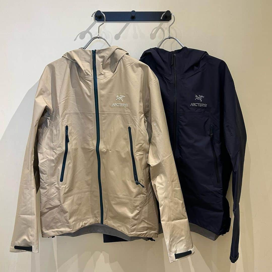 SUNDAY MOUNTAINさんのインスタグラム写真 - (SUNDAY MOUNTAINInstagram)「・ 【NEW ARRIVAL】  ARC'TERYXから新作いたしました。  ▶︎ARC'TERYX(Men's) ・ベータLTジャケット (ブラック・フェノム・スモークブラフ) Ｓ.M.L ¥66,000  ・ベータジャケット (ウィカ・ブラックサファイア) S.M ¥55,000  ・コバートカーディガン (ユーコンヘザー・アークティックシルクヘザー) M.L ¥24,200  ・コバート1/2カーディガン (ブラックサファイヤヘザー) M.L ¥19,800  ・キャプティブアークワードLS (ブラック・ユーコン) M.L ¥9,900  在庫状況については、店頭またはお電話にてお問い合わせください。 ※アークテリクスの商品は店頭のみでの販売になります。通販は対応しておりません。  #THEGATE #sundaymountain #サンデーマウンテン #arcteryx  #アークテリクス」10月24日 15時24分 - sundaymountain