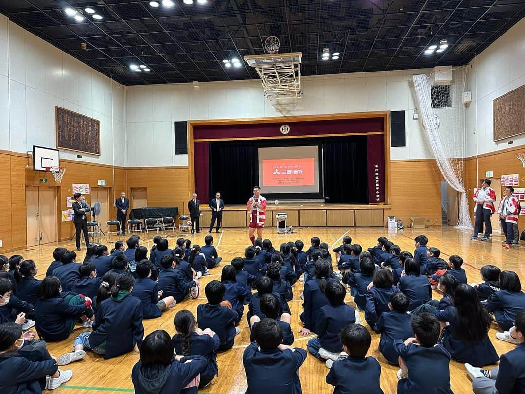 山田章仁のインスタグラム：「ラグビーが街づくりに❣️ 最高やん❗️ 世界に羽ばたけ日本の小学生🌏 #千代田区 #三菱地所 #ラグビーワールドカップ2023」