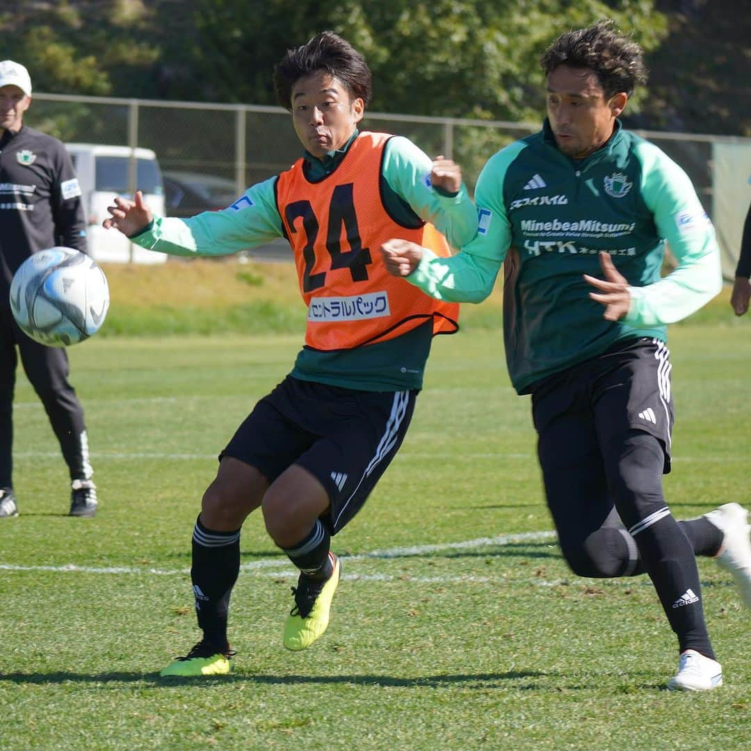 松本山雅FCさんのインスタグラム写真 - (松本山雅FCInstagram)「トレーニング写真をピックアップ📸🟢  #yamaga #matsumotoyamaga #國分龍司 #新井直登 #薄井覇斗 #稲福卓 #橋内優也 #宮部大己 #濱名真央 #渡邉千真  #喜山康平」10月24日 15時41分 - matsumoto.yamagafc