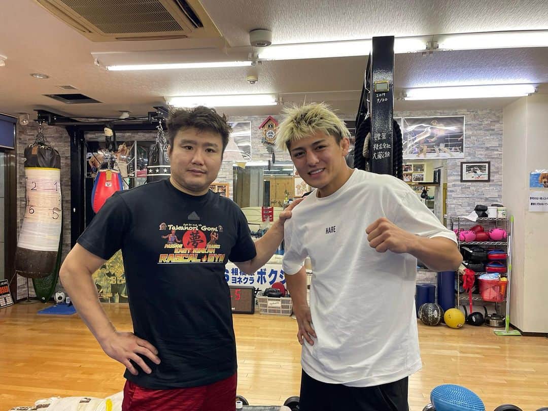 五味隆典のインスタグラム：「11.4RIZINアゼルバイジャン大会チャンピオンケラモフ選手のフェザー級タイトルに挑戦します！皆さま鈴木千裕選手応援宜しくお願いします🔥」
