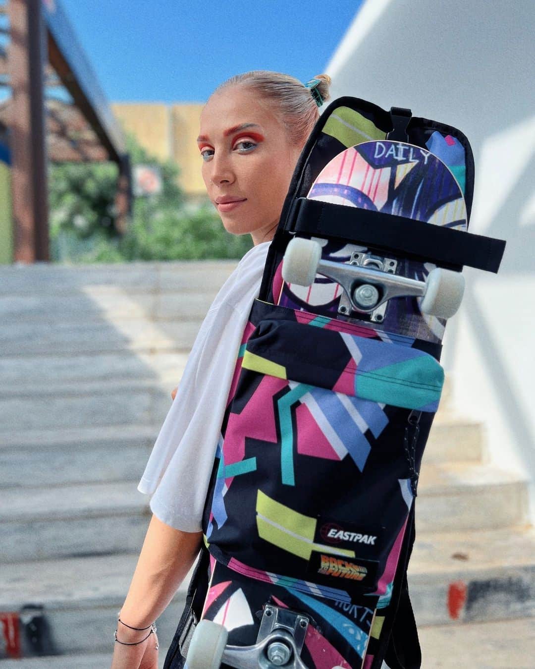 イーストパックのインスタグラム：「@korinadeal with our iconic Hoverpak. The metal-buckle-fastened velcro straps will also fit a regular skateboard or snowboard.  Tap the link in our bio to shop the collection. #builttoresist #backtothefuturexeastpak」