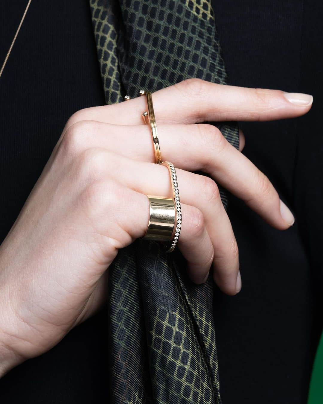 Hirotaka Jewelryのインスタグラム：「18K GOLD TWO FINGER DIAMOND RING #hirotakajewelry #18kgold」