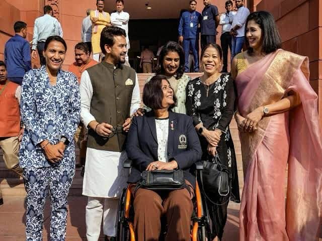 Mary Komさんのインスタグラム写真 - (Mary KomInstagram)「Heartiest Birthday Greetings to Union Minister for Sports, Youth Affairs & Information and Broadcasting Shri @official.anuragthakur ji. May you receive an abundance of joy, excellent health and enduring prosperity as blessings in your life.」10月24日 15時49分 - mcmary.kom