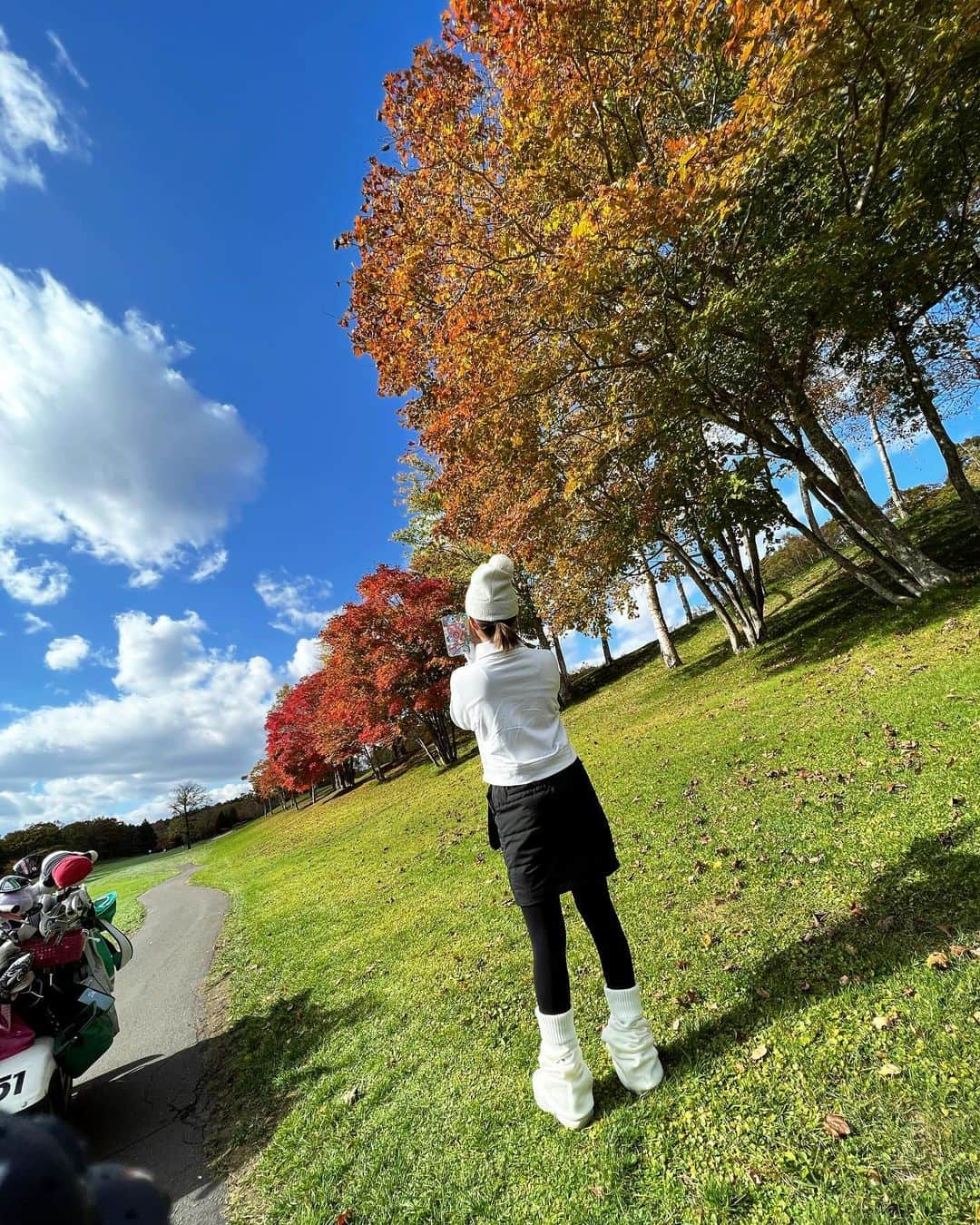 REINAのインスタグラム：「. 私は寒いのムリなので 北海道のゴルフは 今月で終了にします🙋🏽‍♀️  本日指名出勤できますので OVERご来店予定の方は 連絡お願いします🧡  OVER LOUNGE CLUB 札幌市中央区南6条西4丁目 第21桂和ビル5F  #すすきの#ラウンジ#すすきのラウンジ#すすきの新店#overloungeclub#オーバーラウンジクラブ#ホステス#キャバ嬢#キャバクラ#ニュークラ#すすきのキャバクラ#すすきのニュークラ#銀座#六本木#中洲#北新地 #golf#ゴルフ#⛳️#ゴルフ女子#紅葉#🍁#followme」