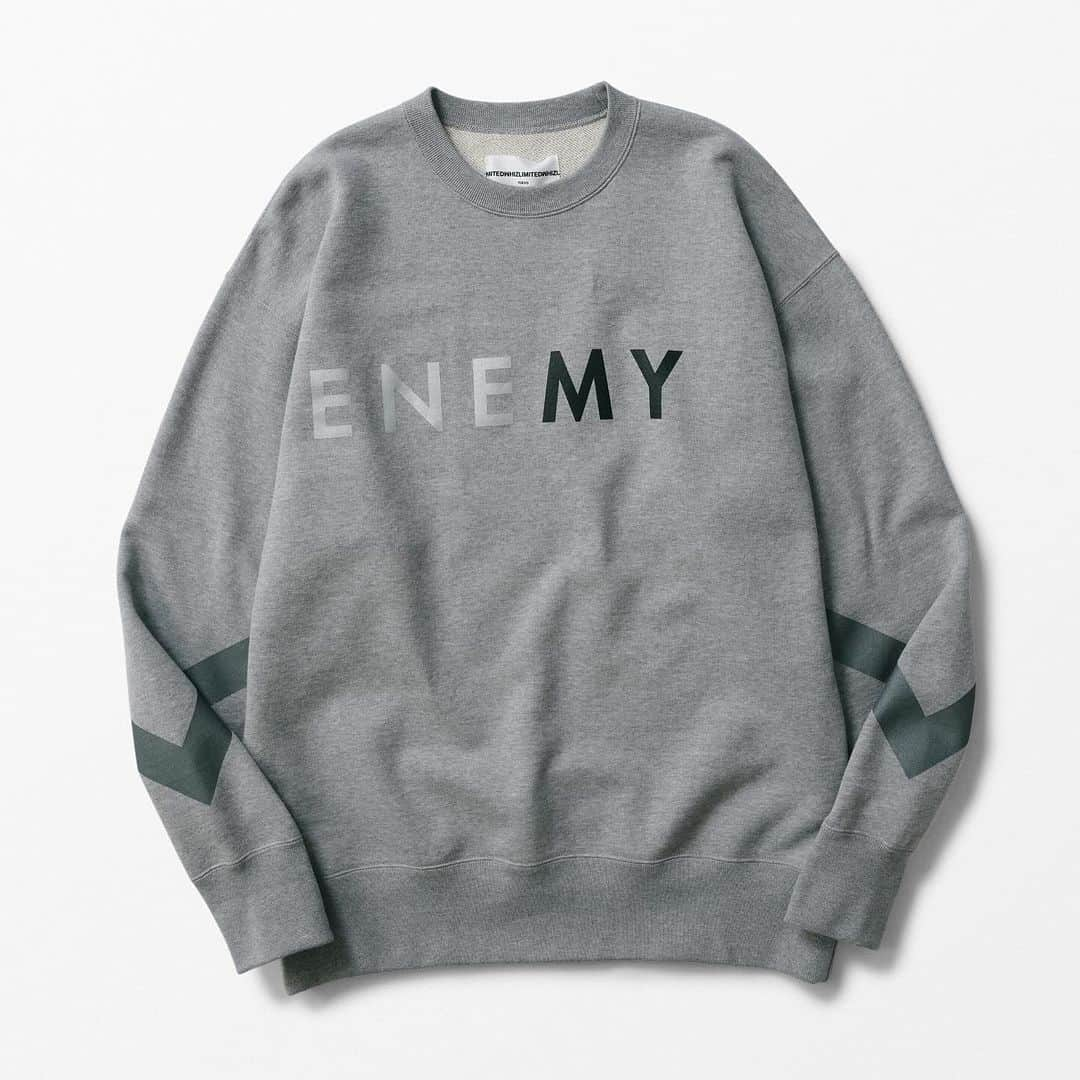 ウィズリミテッドさんのインスタグラム写真 - (ウィズリミテッドInstagram)「ENEMY SWEAT  ミリタリーというからにはARMYスウェットっていうことで 今シーズンはENEMYスウェットを作りました。 ENEと袖のV部分はリフレクタープリント。 光が当たると『ENEMY』！！ってなりますw 生地はZIP SWEATでも使用しているヘビーウェイトの裏毛を使用。 吊り編み機で編んだ裏毛の風合いも楽しんでもらえればと思います。  #whiz #whizlimited #whiztokyo #whizsendai #wpfu #2023aw #tokyostreet #harajuku #tokyo」10月24日 16時02分 - whiz_limited