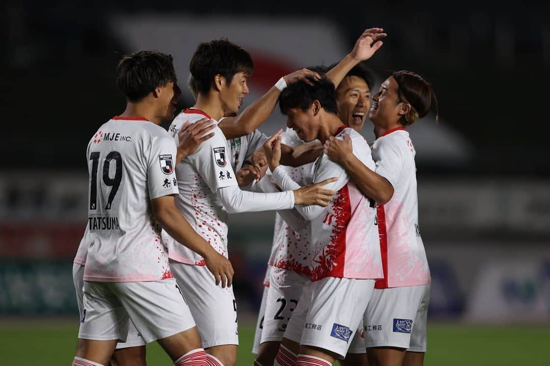 小谷祐喜のインスタグラム：「vsFC岐阜 1-3、勝利！！！  たくさんの応援ありがとうございました！ 心強いサポーターの熱い魂と共にアグレッシブに戦うことができました！  次はホームで歓喜の瞬間を味わえるように、またしっかり良いトレーニングしていきます。  #奈良クラブ #Jリーグ #奈良一体 #生駒稀生  #Jリーグ初ゴールおめでとう🎉」