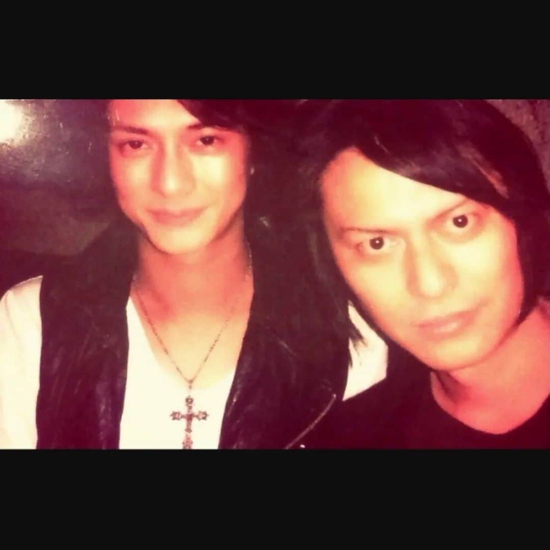 越中睦士のインスタグラム：「敬愛する  BUCK-TICK 櫻井敦司さんの ご冥福を心よりお祈り致します」