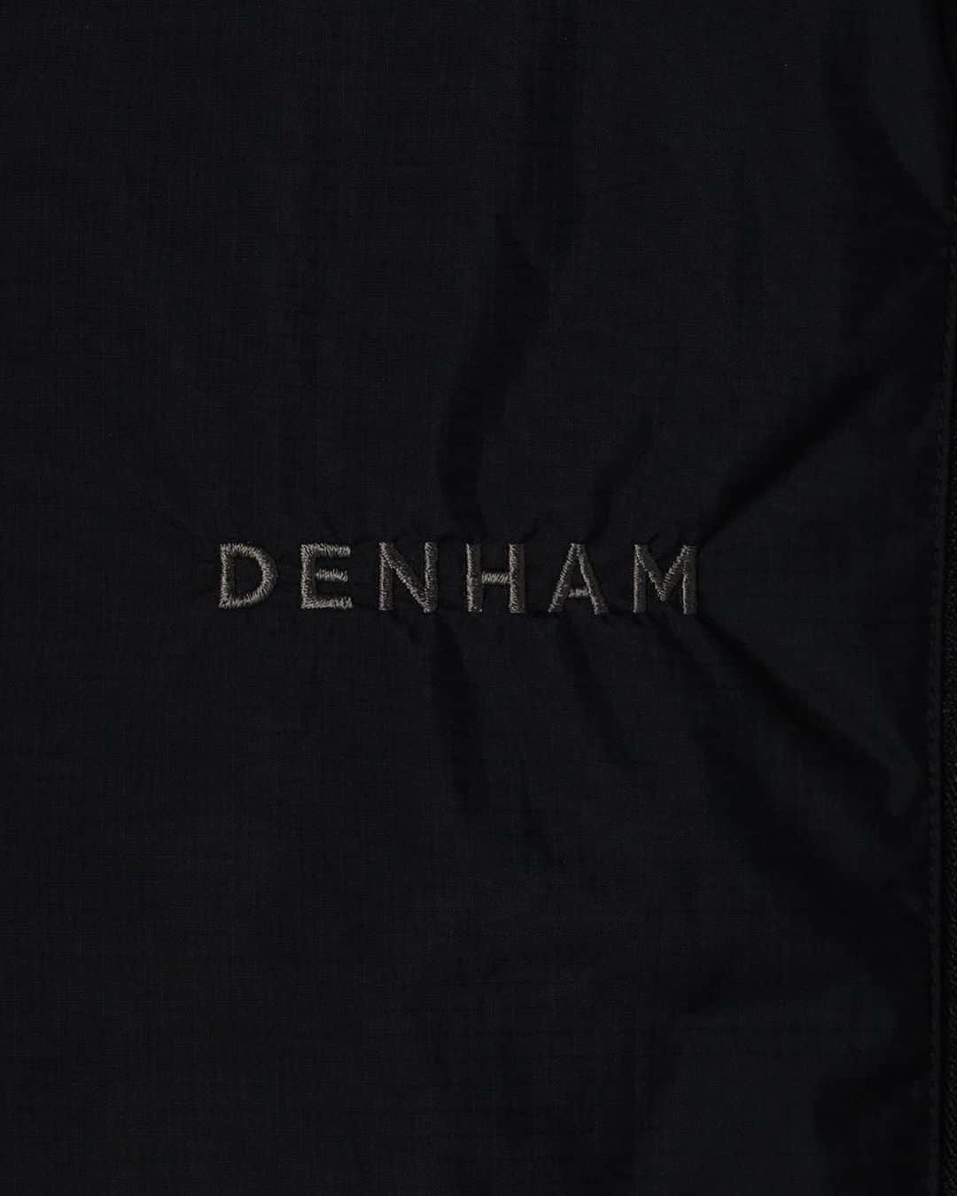 denham_japanさんのインスタグラム写真 - (denham_japanInstagram)「NGDH MOUNTAIN LINER 2.0 BLACK / NAVY ¥66,000-in tax 【2023年10月28日(土)発売】  最高級のポーリッシュホワイトグースダウンを70g封入したこのモデルは、晩秋から少し肌寒い春先まで活躍できる万能アイテム。 70gというダウン量は、インナーとしてもアウターとしても着用する事が可能。 表生地にはNANGAオリジナル素材のオーロラテックス®️を使用。裏生地には15dnリップストップナイロンを使用しているため柔らかな着心地で、体温を効率よく空気層へ伝えることができるため素早く体を温めることに優れています。  Down fill : SPDX ( Polish white goose down 93% - feather 7% ) 860FP 70g Body fabric : Aurora Tex®️ Lining fabric : 15dn Ripstop Nylon Functions : Water repellent, wind proof  @nanga_official @denham_japan_by_aki_negishi #denham #denhamjapan #nanga #downjacket #madeinjapan #デンハム #デンハムジャパン #ナンガ #ダウンジャケット #ライナージャケット」10月24日 16時05分 - denham_japan_by_aki_negishi
