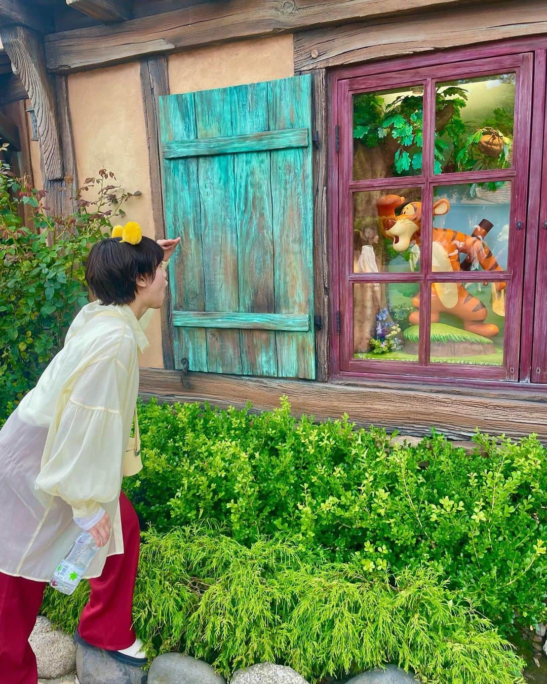 邑菜さんのインスタグラム写真 - (邑菜Instagram)「🐻🍯 ･ ･ ゆなぷー お家に1体いかがですか🎈 ･ この耳2歳ぐらいの時からあるのさ。  #ハロウィンディズニー #dハロ #dハロ仮装 #くまのプーさん」10月24日 16時19分 - yu_nanohana2000