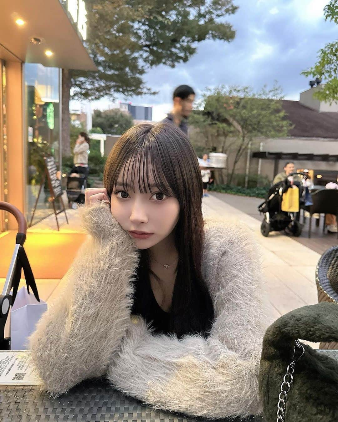 PyunA.(ぴょな)さんのインスタグラム写真 - (PyunA.(ぴょな)Instagram)「黒髪ぱっつん好評だねえ〜♡ このモケモケカーディガンかわいいねえ〜♡ 28.29POPUPきてね👼🏻♡」10月24日 16時12分 - _000919_