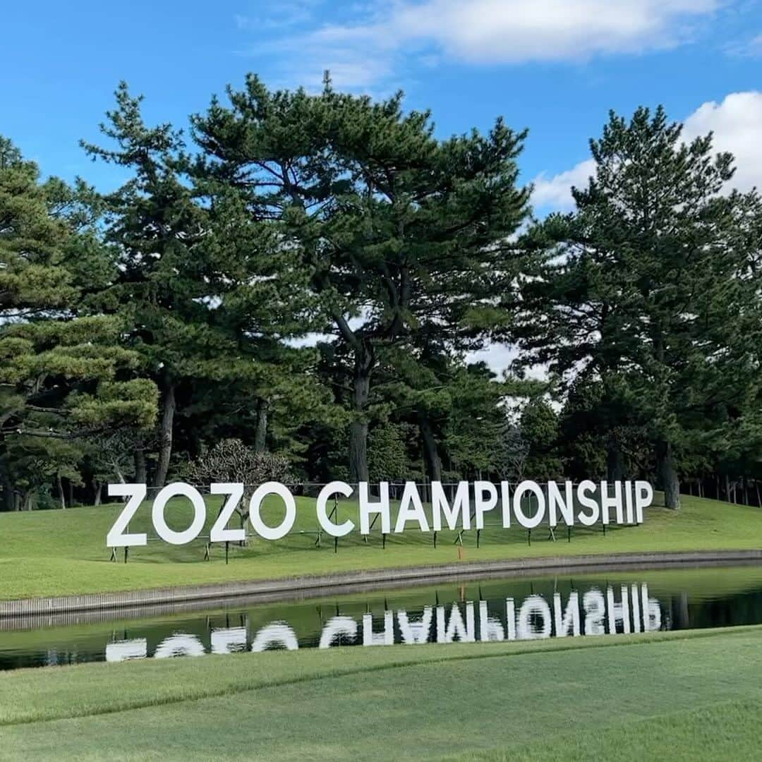 YAMADAARISAのインスタグラム：「@zozochamp  #zozochampionship 2023⛳️ 最終日に行ってきたよ〜！  @mariiina_mama  @mariiina_golf  まりーなが誘ってくれて 私は初のゴルフ観戦🏌️‍♂️⛳️  プロゴルファーのプレー姿を 間近で見れることなんてないから、 とっても貴重な体験だった😳  飛距離エグかったなー  イベントブースもたくさんあって とっても楽しかったー🐒❤️  会場でバッタリ〜🙌 @sabu_golf さぶちゃんと初めましてな日👏 ゴルフ女子と新しく繋がれるのって嬉しい〜🥹🩵  #zozochampionship2023 #zozochampionship  #pgatour #golf #progolfer #golflife #neweragolf #golffashion #golfwear  #習志野カントリークラブ #ゴルフコース  #ゴルフ #初めての #ゴルフ観戦 #ゴルフ女子 #ゴルフ仲間 #ゴルフ好き #ゴルフ動画 #ゴルフコーデ #ニューエラゴルフ #ゴルフバッグ #martygolf #サングラス女子 #eyevol #アイヴォル #スポーツ女子 #ゴルフ好きと繋がりたい #ゴルフ女子と繋がりたい」