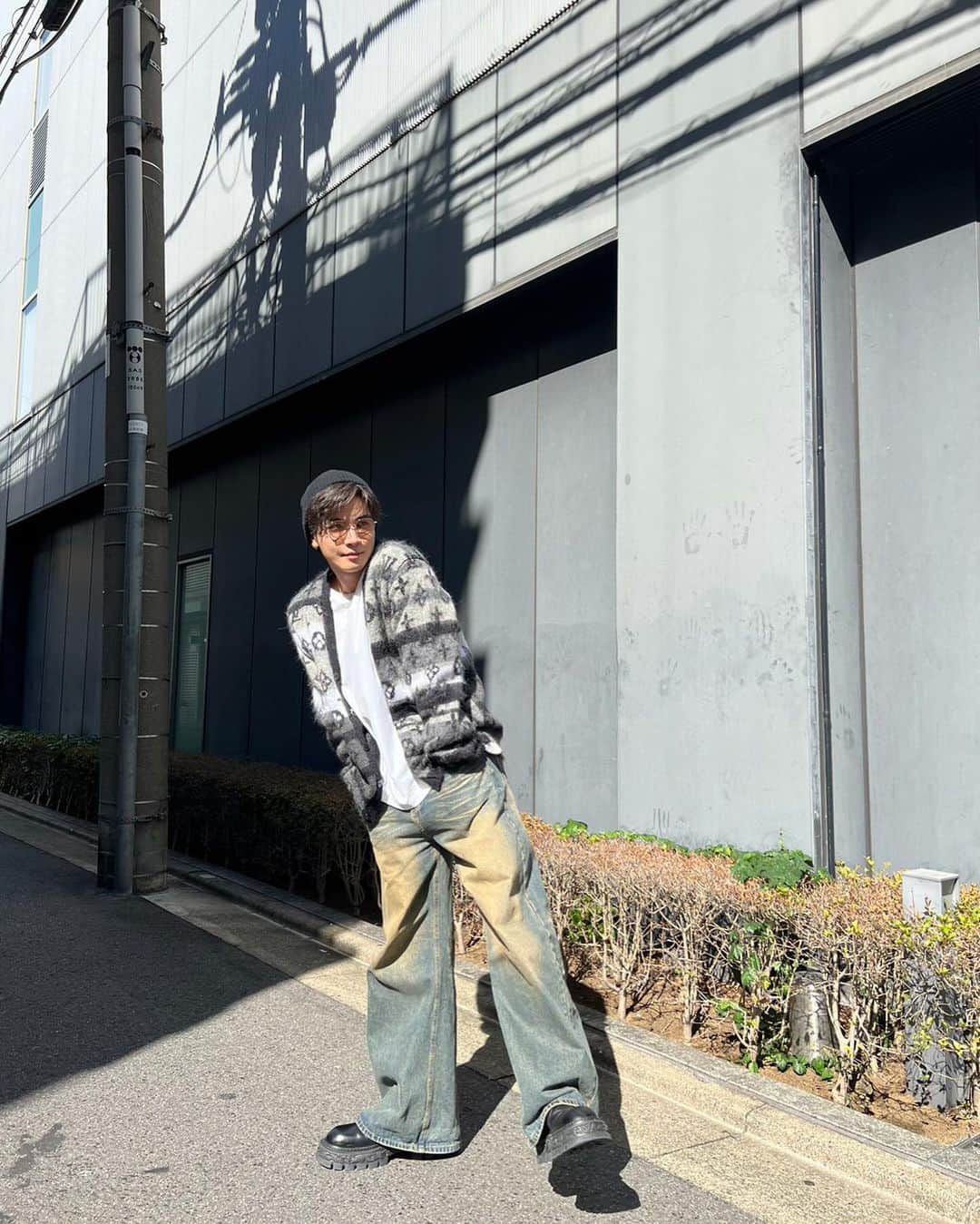 岩田剛典さんのインスタグラム写真 - (岩田剛典Instagram)「RH day🩶🩶🩶  JSB LAND開幕まであと3週間🔥 三代目のドームツアーが帰ってくるよ🦾」10月24日 16時21分 - takanori_iwata_official