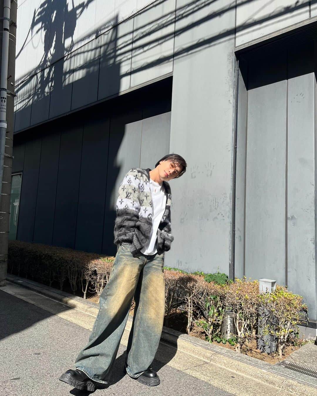 のインスタグラム：「RH day🩶🩶🩶  JSB LAND開幕まであと3週間🔥 三代目のドームツアーが帰ってくるよ🦾」