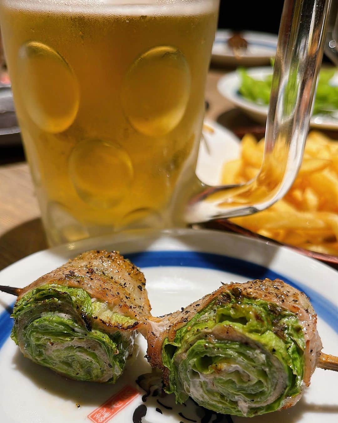 石田燿子のインスタグラム：「レタスしゃきしゃきウマー🍺」