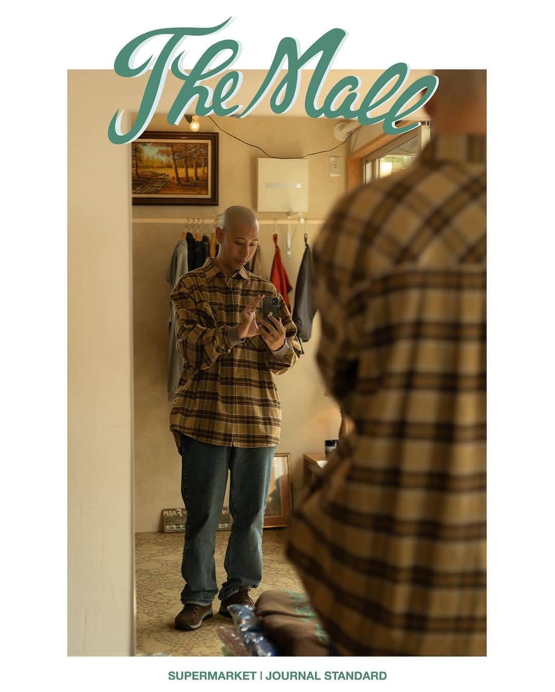JOURNAL STANDARDのインスタグラム：「MALL いろいろなシーンで困った時にすごく便利なフランネルシャツ。 皿洗ったり、顔洗ったり、暑いとき、気合い入れたい時にシャツの袖まくりたい時にあのカフスだと、 下がって、せっかくまくったのに降りてきちゃいませんか。。。 そんな時にカフスをリブに変更してるこの一枚がいい。 さらに、サイドにはポケットも付いています。 秋はロンTの上に、冬はダウンの下に、春はTシャツの上に。と300日着れる一枚です。 ———————————————————— JOURNAL STANDARDと祐天寺にあるローカルショップ「SUPERMARKET」がタッグを組み、 アメリカンなフレーバー漂うオリジナルライン【MALL（モール）】。 設定したテーマは、“肩肘の張らない親しみのある地元の商店街”。 心が落ち着くアーケード街、アウトレットモール、地元のショッピングモールに売っていそうなアイテムを、 両者の背景であるアメリカというエッセンスを注いで製作しました。 ———————————————————— #2023aw #journalstandard #baycrews #fashion #journalstandardmens #journalstandardladies #ジャーナルスタンダード」