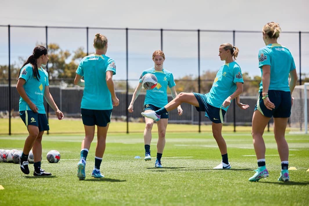 エミリー・バン エグモンドのインスタグラム：「🇦🇺⚽️」