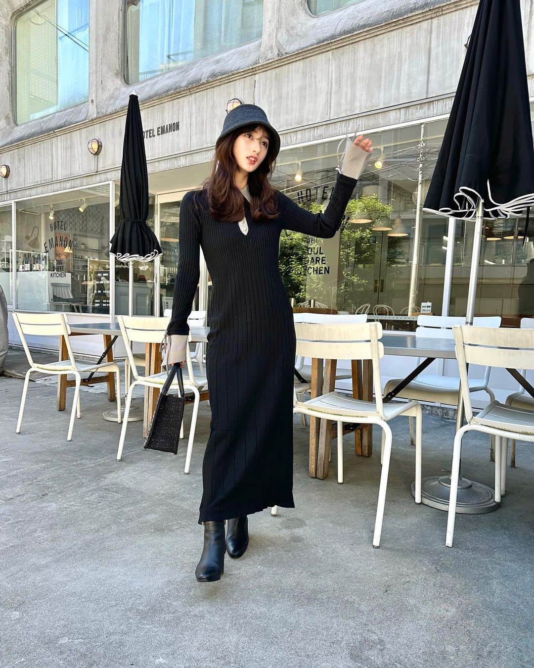 加藤瑠美のインスタグラム：「🐈‍⬛🐾🎼  👗 @ladymade_official  👜 @hyujenne_japan @nugu__official  🎩 @room_rakuten  👢 @hermes  #rubi_fashion#오오티디#아웃핏#年子ママ#年子育児#ママコーデ#東京ママ#ニットワンピース」