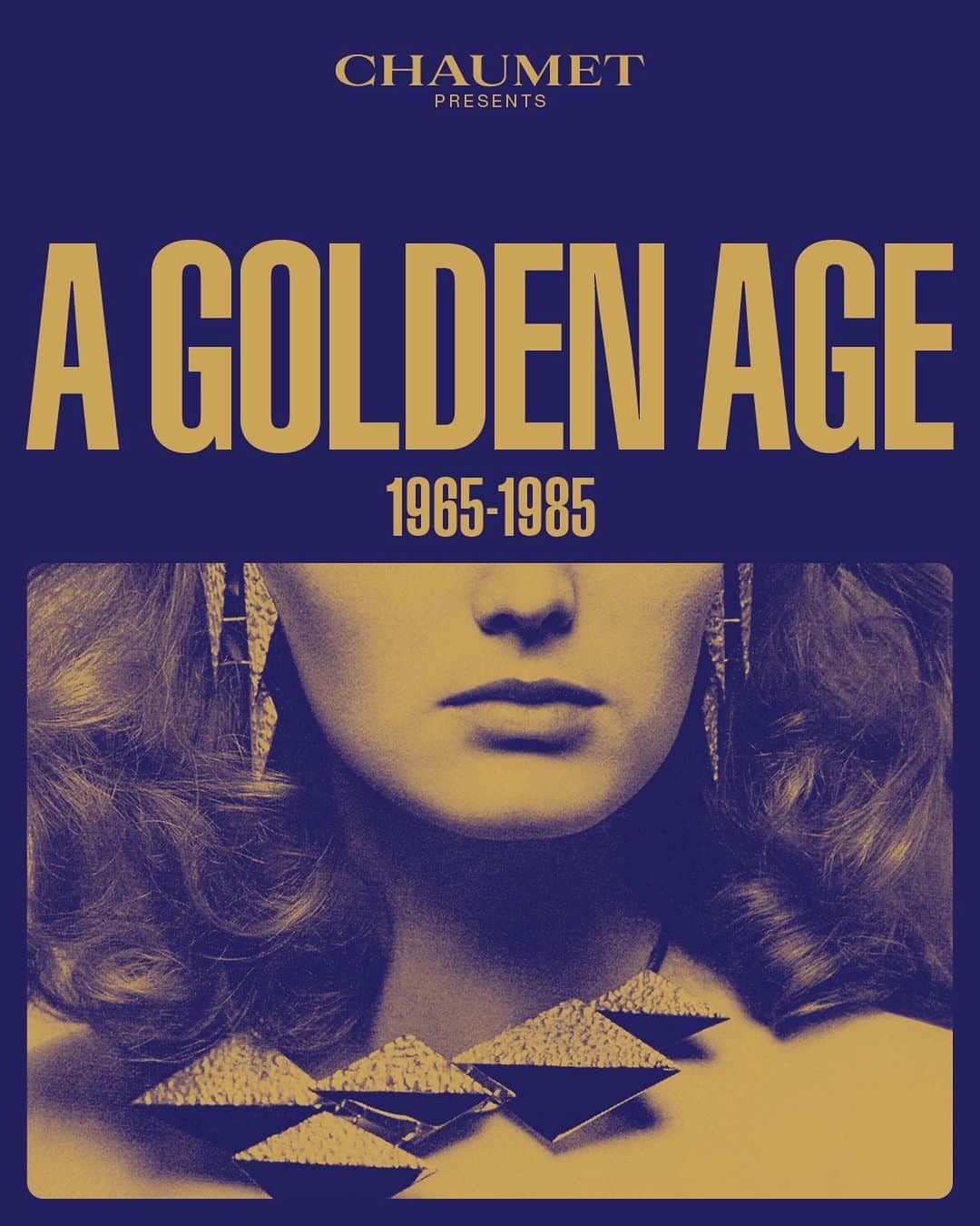 Chaumetさんのインスタグラム写真 - (ChaumetInstagram)「A Golden Age: 1965 – 1985   Visit our temporary installation, currently held at our #12Vendome historic address and travel back to the 70s.   Dive into the allure of the past with the timeless Liana set from 1971, crafted by Chaumet in the heart of Paris. This iconic duo features a torque necklace and earrings, mixing or sauvage with mirror-polished gold. Experience the elegance of this era, where creativity and style knew no bound.  Book your ticket now on chaumet.com  #Chaumet #AGoldenAge #ChaumetExhibition」10月24日 16時53分 - chaumetofficial
