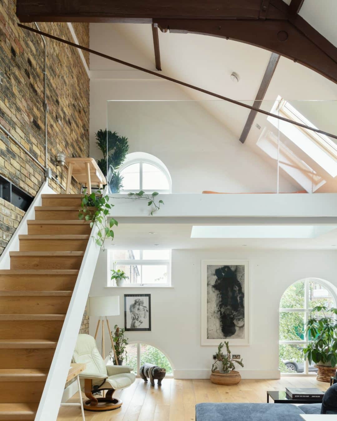 The Modern Houseのインスタグラム：「#forsale Heavens Above: an apartment within a converted chapel in south London, with soaring ceilings and exposed beams.  Follow the link in our bio for the sales particulars.  Nunhead Grove, London SE15」