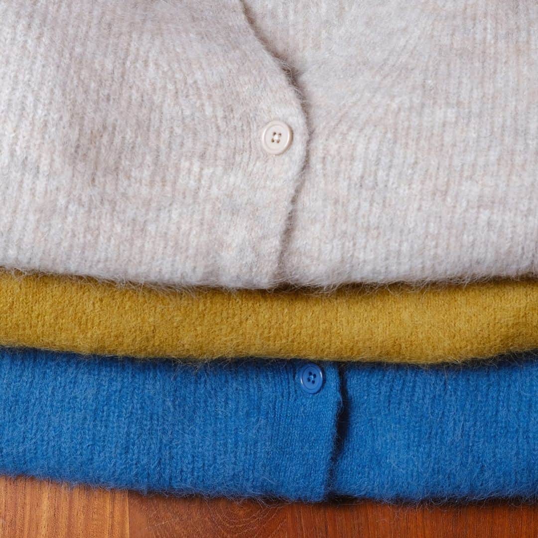 のインスタグラム：「COUP DE ❤️ DE L’HIVER  Empilement de douceur et de chaleur 💫 Restez au chaud avec nos nouveaux pulls Alpaga !  --  COUP DE ❤️ DE L’HIVER   Stacked with softness and warmth 💫 Stay warm with our new Alpaca sweaters!  #PrincesseTamtam #CoupDeCoeur #ChaleurEnMailles #CocooningChic #ÉléganceHivernale #PullsDoux #StyleCosy #ChaleurEtStyle #CoupDeCoeurHivernal #HiverEnChaleur #ModeChaleureuse #ÉtreinteTextile #CharmeDoux #Winter #Fall」