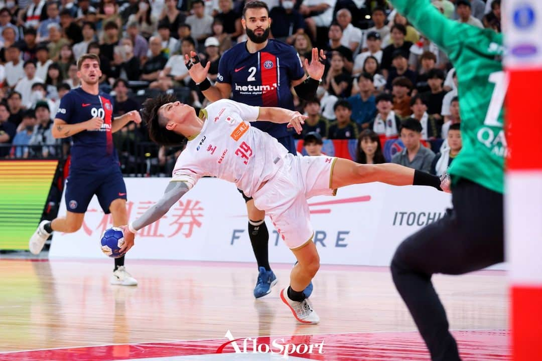 アフロスポーツのインスタグラム：「藤坂尚輝/Naoki Fujisaka (JPN),  AUGUST 2, 2023 - Handball : Paris Saint-Germain Handball Japan tour  match between Paris Saint-Germain 39-24 Japan  at Ariake Arena Tokyo, Japan.  Photo: @naoki_nishimura.aflosport  #sportphoto #sportphotography #スポーツ写真」