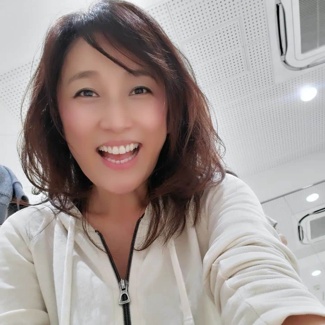 常世晶子さんのインスタグラム写真 - (常世晶子Instagram)「久しぶりのダンスレッスン❗5曲中3曲のサビメドレー(BTS)を通して。すっかり忘れていたけれど楽しかった😆踊るの良い～⤴️⤴️  #ダイナマイト #バター #アンパンマン #あと何だっけな  #帰ってきてすでに眠い #お腹が空いたよー #😪💤」10月24日 17時02分 - tokoyo_shoko