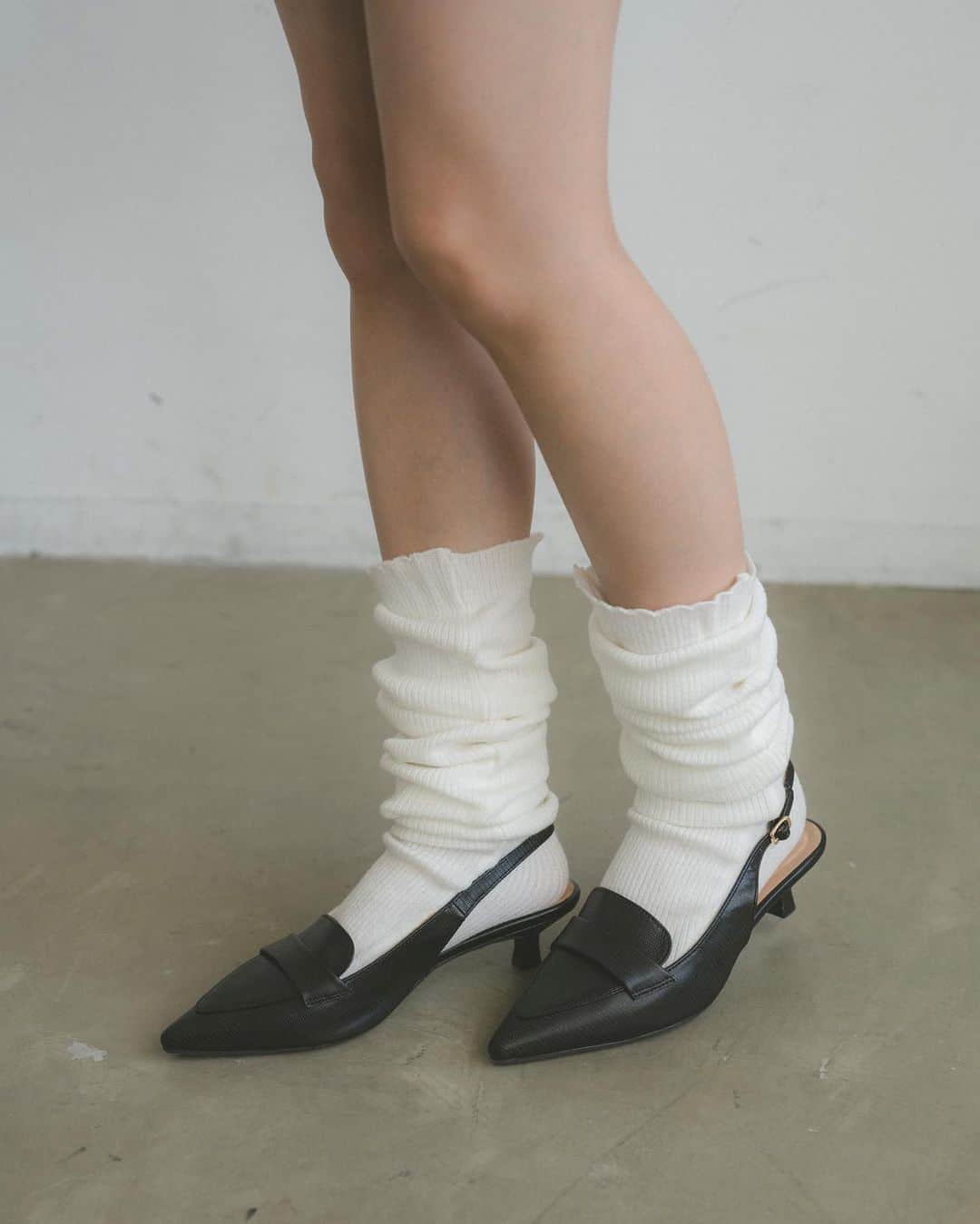 Vannie Officialのインスタグラム：「loose socks ivory / beige ¥2,090(tax in) #vannie_u #ヴァニーユー」