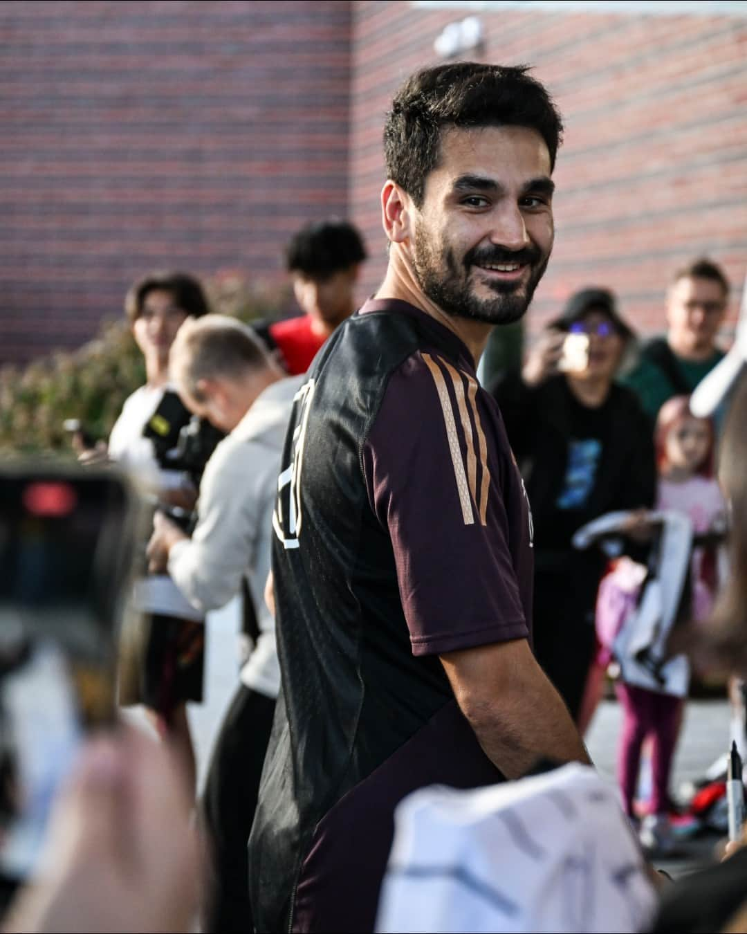 サッカー ドイツ代表チームのインスタグラム：「3️⃣3️⃣ Happy Birthday, @ilkayguendogan 🎉  #dfbteam 📸 GES-Sportfoto」