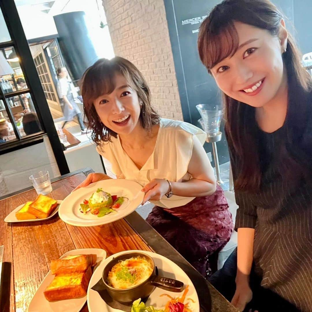 佐藤彩のインスタグラム：「東京でのおしゃれランチ☺️✨  大堀結衣ちゃん(@oohoriyui )と話してると いくら時間があっても足りないくらい😂  この日も楽しかった！ ありがとう☺️  今度はいつ会えるかな🤭？  #東京 #東京ランチ #ランチ #フレンチトースト #アボカドとサーモンのタルタル #おしゃれランチ #女子会」