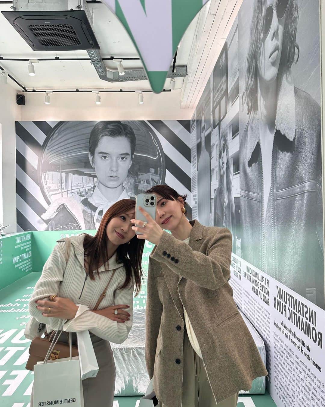 のインスタグラム：「韓国へ🇰🇷 with 優🫰🏻🤍 @yu_fukunaga88   15歳の頃からずっと一緒のこの方と 久しぶりに2人きりでどっぷり過ごしたらしっかりと10代に(気持ちだけ😂)戻りました。  母とか妻とか大人とか、それ以前にわたしはわたしだった🤍そんな気持ちを取り戻させてくれた旅。  ただ10代の頃と違うのは、余裕で早起きが出来るから予定が全てスムーーーーーズ😂🫰🏻🤍しっかりオトナ←」