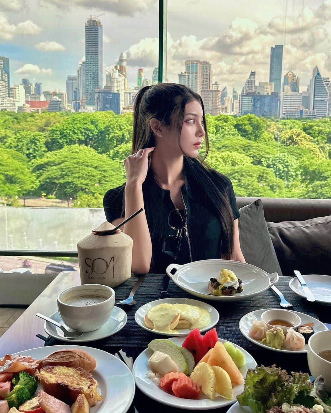 サントス飛鳥のインスタグラム：「バンコクの朝ごはん🥣  #バンコク #bangkok #breakfast #朝ごはん」