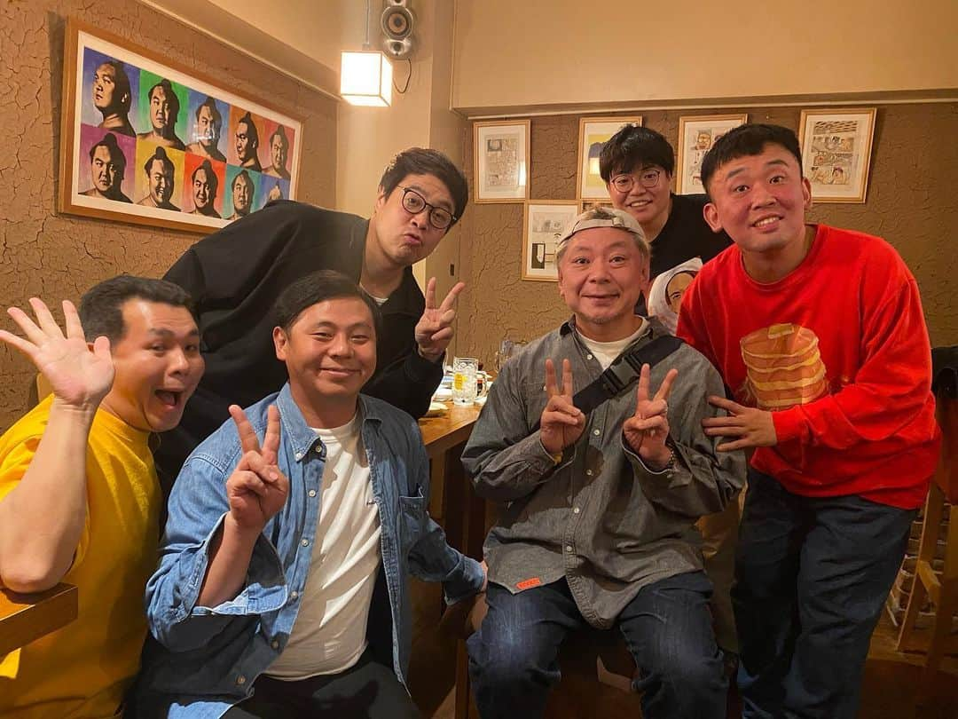 初恋タローさんのインスタグラム写真 - (初恋タローInstagram)「沖縄コントするど〜 沖縄最高でした！ 年2回決定ばいwww  東京23日ぶりに戻ってきました！ 戻ってきて速攻最高のメンバーと飲めました！！  #沖縄#コント」10月24日 17時13分 - hatsukoitarooooo