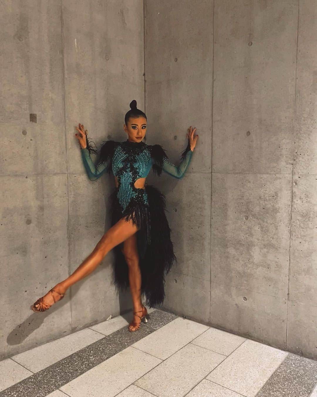 浅田舞さんのインスタグラム写真 - (浅田舞Instagram)「💚🖤 ⁡ 𝑯𝒂𝒊𝒓 𝒂𝒏𝒅 𝑴𝒂𝒌𝒆𝒖𝒑 @hairmakeupbylisayamaguchi  ⁡ 𝑫𝒓𝒆𝒔𝒔 @njucostume」10月24日 17時13分 - asadamai717