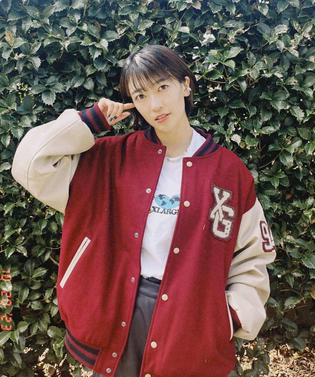眞嶋優さんのインスタグラム写真 - (眞嶋優Instagram)「歯磨きしてると、 ロボット掃除機がやってきて、 片足あげたり、足広げたり、 よくおかしなことになります。 ロボットに追いやられておかしな体勢をしている自分よ、頑張れ！  そんな事はさておき、 ACLグループステージ 浦和レッズvs浦項スティーラーズ 埼スタに行ってきます⚽️🔥  MATCHDAY🔥 ACL group stage  URAWA RED DIAMONDS vs  POHANG STEELERS #xgirl #xlarge #fashion」10月24日 17時14分 - yu_mashima