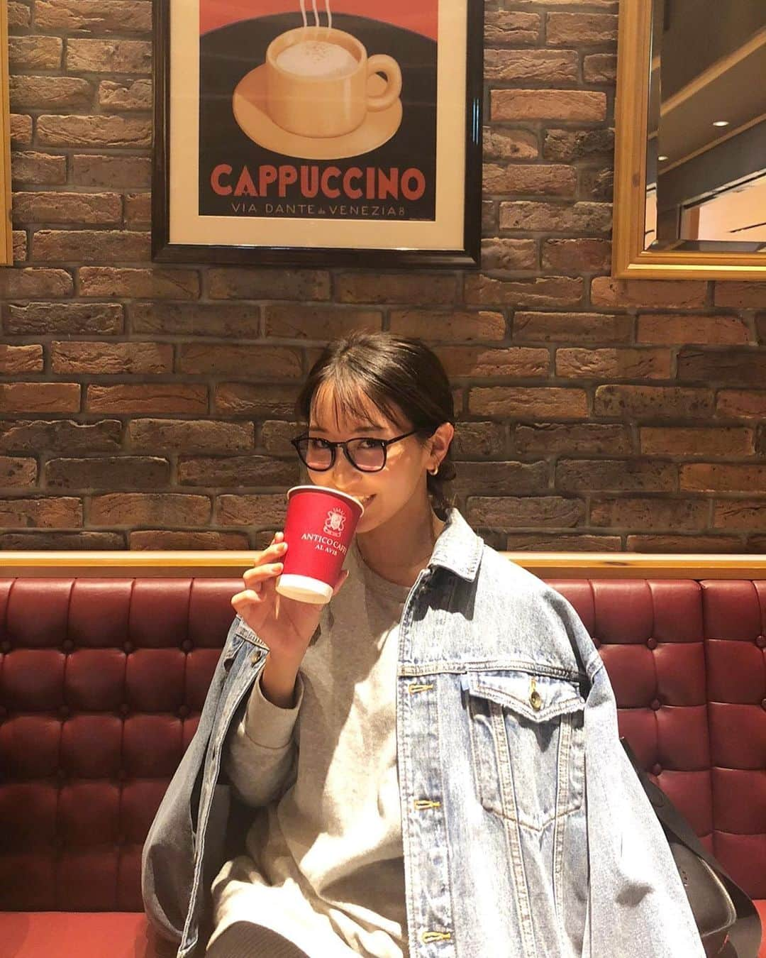 袴田彩会さんのインスタグラム写真 - (袴田彩会Instagram)「毎日1杯のカフェラテが幸せ❤︎ 寒くなってきても基本アイス派✧  #カフェラテ大好き  #でもこのあと盛大にこぼしました #毎日絶対飲む  #絶対アイス #東京ミッドタウン  #カフェ」10月24日 17時15分 - ayae.ha