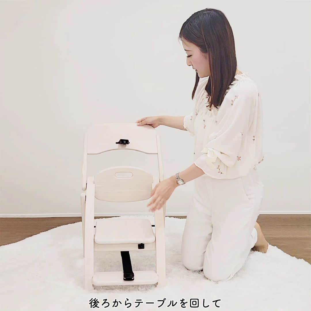 yamatoya(ベビー・キッズ家具の大和屋) さんのインスタグラム写真 - (yamatoya(ベビー・キッズ家具の大和屋) Instagram)「【使いたいときに、サッと使える広げ方】アーチ木製ローチェアⅢ  かわいいアーチ状の脚フレームが特長的で、簡単に折りたためるベビーローチェア「アーチ木製ローチェアⅢ」！  発売から20周年を迎えるロングセラー商品です♪  お食事や、ちょっとしたおやつのときなど、使いたいときにサッと広げるだけ♪ 使いたいときに、すぐに使うことができちゃう便利なローチェア♪  折りたたみもとっても簡単で、薄さ14ｃｍのコンパクトなサイズ♪  使わないときは、おうちの片隅に省スペースで収納することができます。  ちょっとした“おやつタイム”でも、座って気軽に楽しめそうです♪  #アーチ #アーチ3 #アーチローチェア #ローチェア #ベビーチェア #折りたたみ #子ども椅子 #離乳食 #離乳食準備 #離乳食中期 #離乳食後期 #0歳 #1歳 #ベビー #赤ちゃん #子ども #帰省 #育児 #子ども #赤ちゃん #子育て #yamatoya #大和屋」10月24日 17時22分 - yamatoya_official