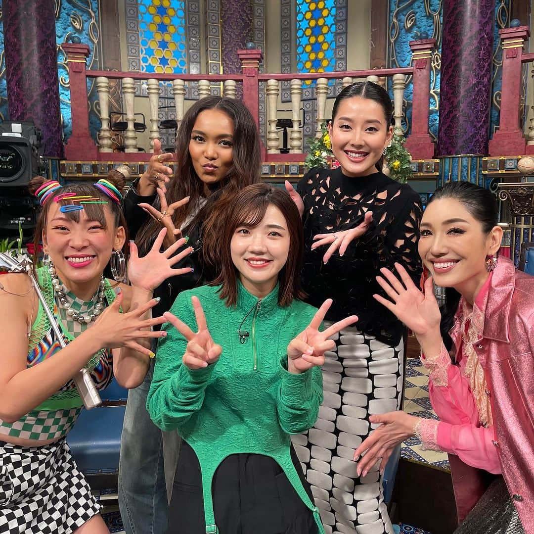 すみれさんのインスタグラム写真 - (すみれInstagram)「今夜8時から「踊る！さんま御殿‼︎」に仲良しメンバーで出演します！是非見てね！🫶   #アンミカ軍団」10月24日 17時38分 - sumire808