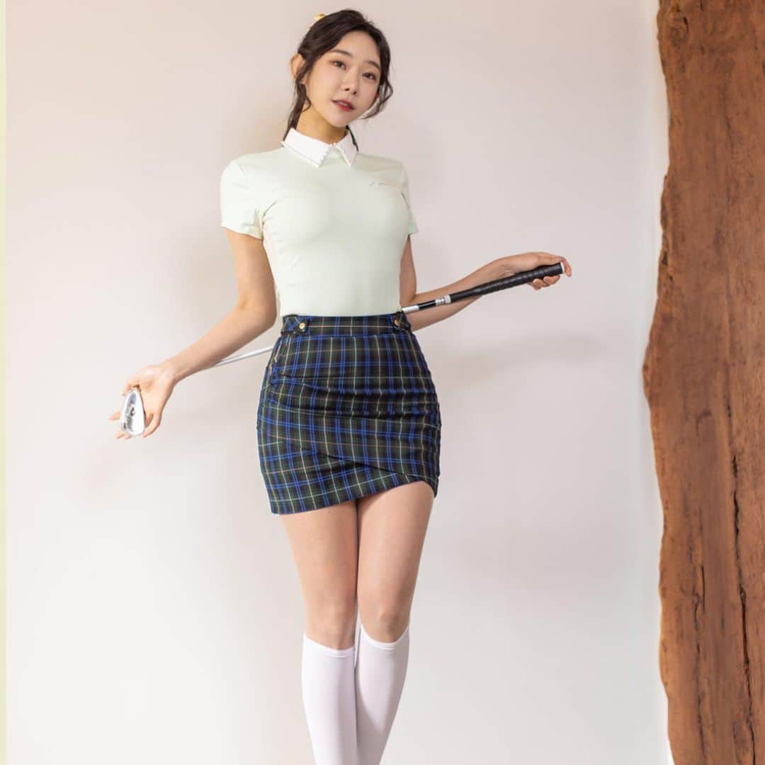 J.JANE JAPANさんのインスタグラム写真 - (J.JANE JAPANInstagram)「秋らしいチェックのラップスカート♡  温かみのあるデザインとなっており、 白や黒のトップスと合わせて大人なゴルフコーデに。  タイトなデザインですが伸縮性があり スタイルアップさせてくれます✨  ●Bottoms Check Shirring Skirt（Black） ¥15,900  Sサイズ即日発送可能✨  🇯🇵 https://www.j-jane.jp/  ⋱⋰ ⋱⋰ ⋱⋰ ⋱⋰ ⋱⋰ ⋱⋰ ⋱⋰  #韓国ゴルフウェア#ゴルフウェア#ゴルフウェアレディース #可愛いゴルフウェア#j_jane#ゴルフウェアセレクトショップ #人気ゴルフウェア #ゴルフ女子#ゴルフ女子コーデ」10月24日 17時30分 - j.jane_japan