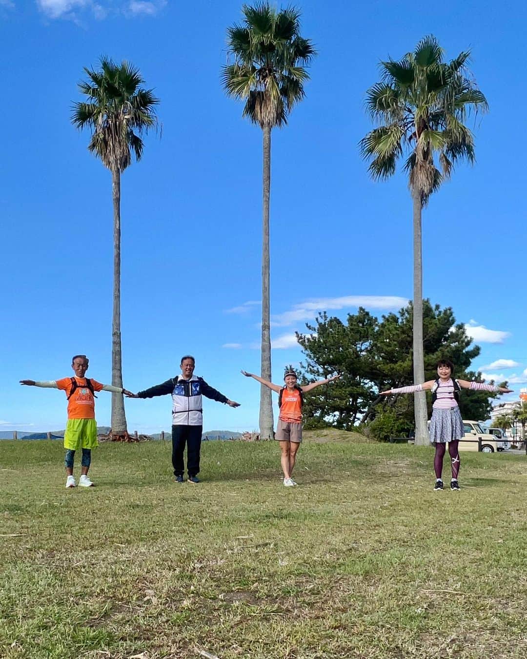 run+さんのインスタグラム写真 - (run+Instagram)「#タテヤマラニック Pic2 TATEYAMAのTのつもりが手をあげすぎて1人Y  10Kのコースに沖ノ島や赤山地下壕跡を追加して 館山を #走知る #館山若潮マラソン #試走 大会だけじゃ気付かないその街の魅力や歴史  コースを知ることで大会に出たくなったり 大会を走る方はよりその大会が楽しみに♡  #いまわたしができること #runのために今できること 来年はより楽しいイベントになる様 更なる仕掛けを盛り込み中 #RUN➕試走  #館山若潮マラソン #館山マラソン #I❤館山 #館山マラソンもりあげ隊 #走るを楽しむ #走れるって幸せ　走れるって当たり前じゃない  #ゆるラン #街ラン #街RUN #マラソン部  #ハシリマシタグラム #ハシリマスタグラム  #ラン #ランニング RUNNING ランナー runner  #ランニング好きな人と繋がりたい #ランナーさんと繋がりたい #初心者ランナーと繋がりたい  RunForSmile Runday RunLovesLife runstagram #走る楽しさ広げ隊 @runplus aday everydayspecial instadaily #館山が好き 📍#館山 @Tateyama_official @tateyama_wakashio_marathon @tateyamatrip @tateyamatrip_gourmet @tateyama_workation」10月24日 17時31分 - runplus