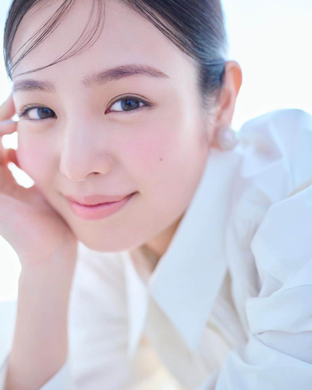 花盛友里のインスタグラム：「Shooting for @nonno_magazine  まゆうちゃんと、めありちゃんを同時に撮れる1日。最高でしかない😍」